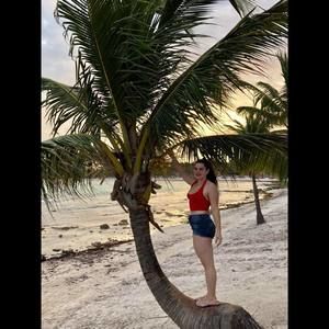 Meet your Posher, Carmella